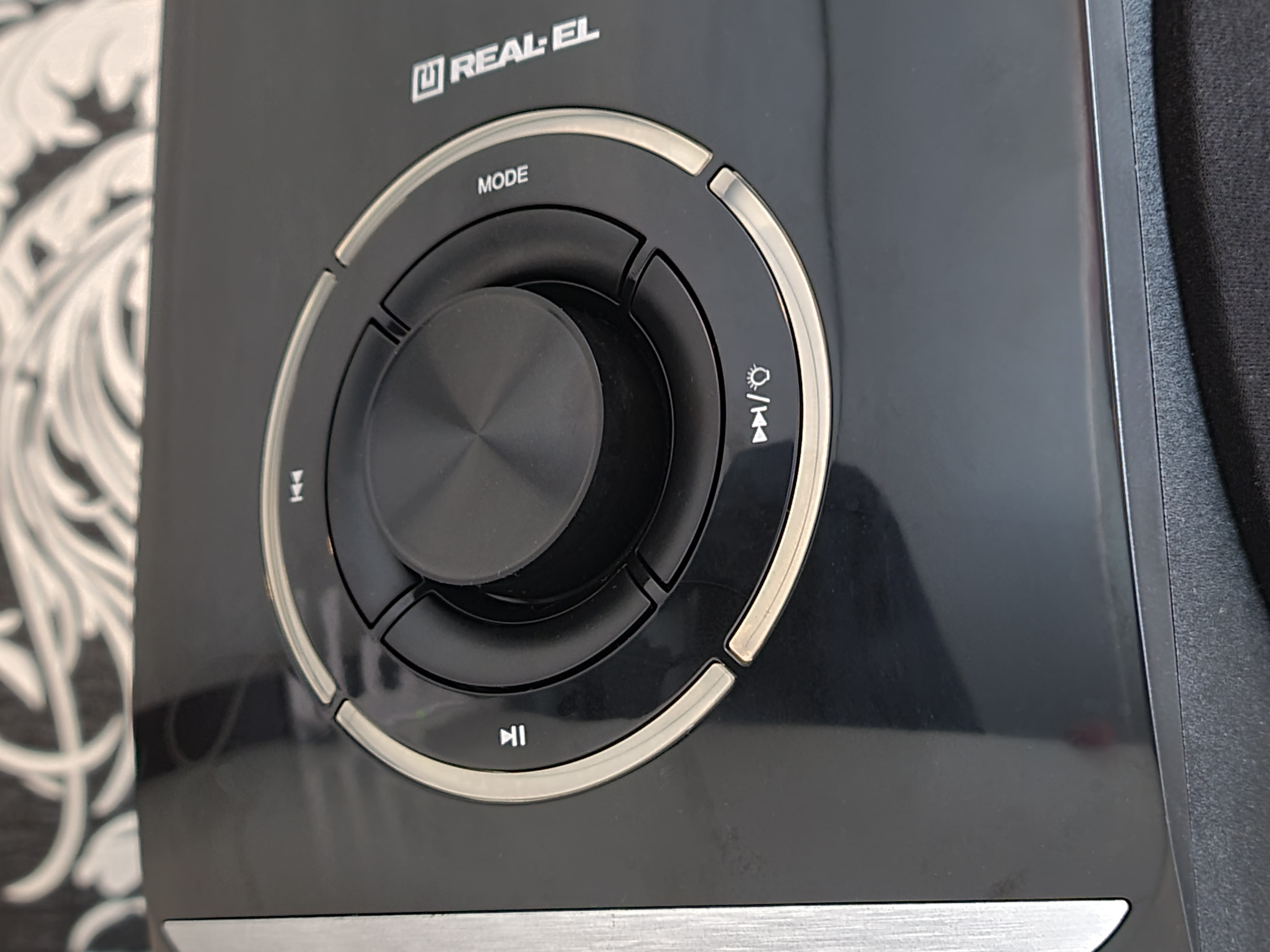 Колонки REAL-EL M-580 kolonki-real-el-m-580
