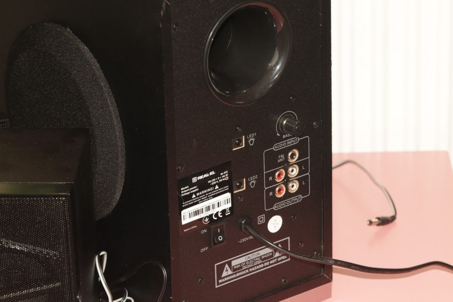 Задня панель сабвуфера REAL-EL M-410 REAL-EL M-410