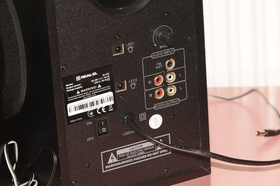 Задня панель акустики REAL-EL M-410 REAL-EL M-410