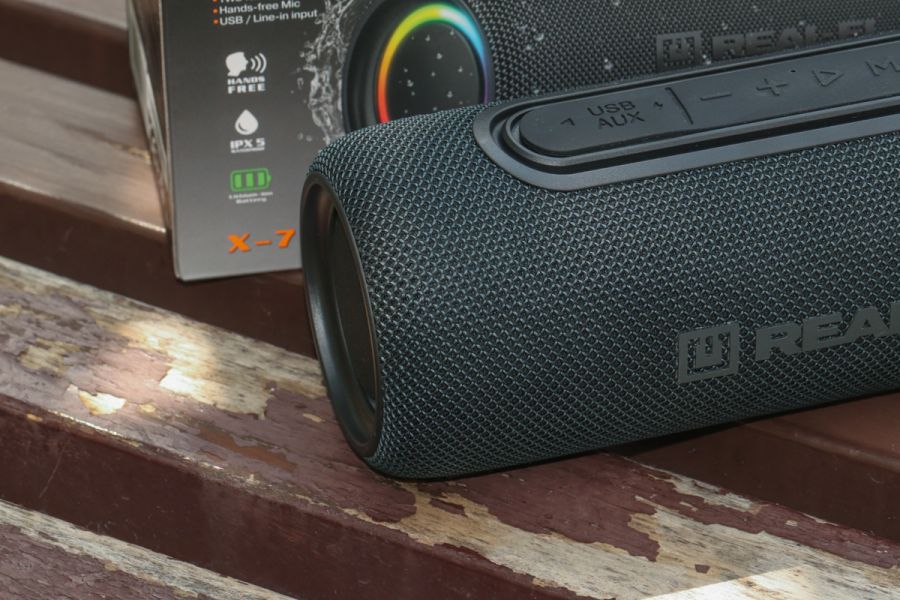 REAL-EL_X-715_portable_acoustics