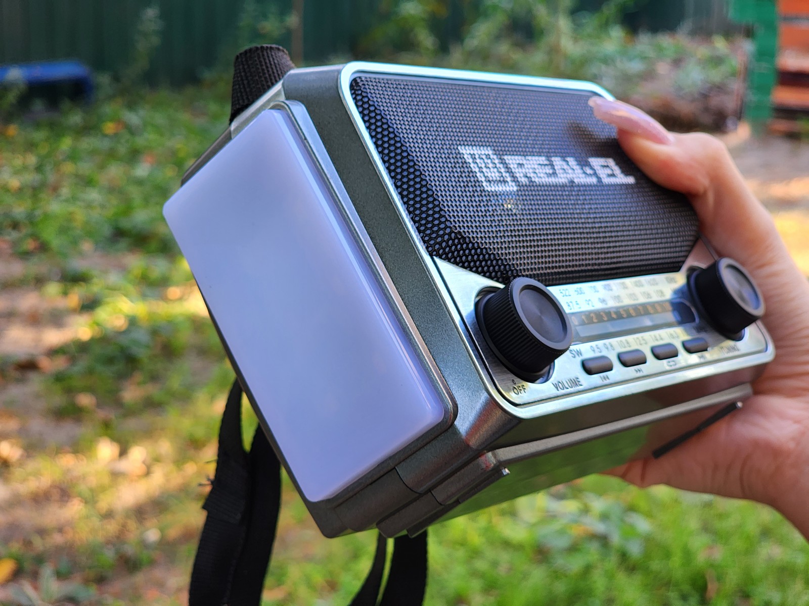 Portativnij-radioprijmach-REAL-EL-X-525