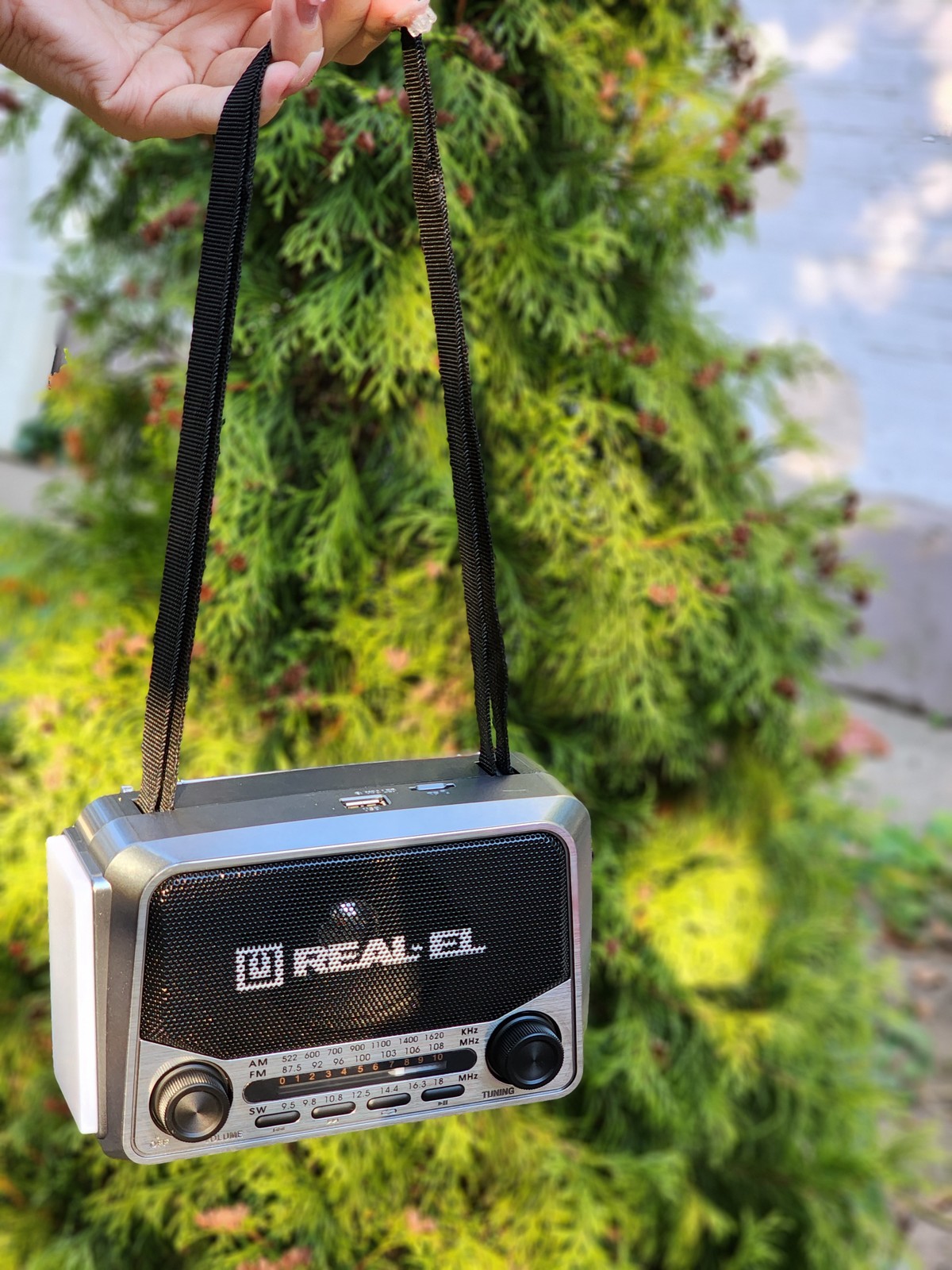 Portativnij-radioprijmach-REAL-EL-X-525