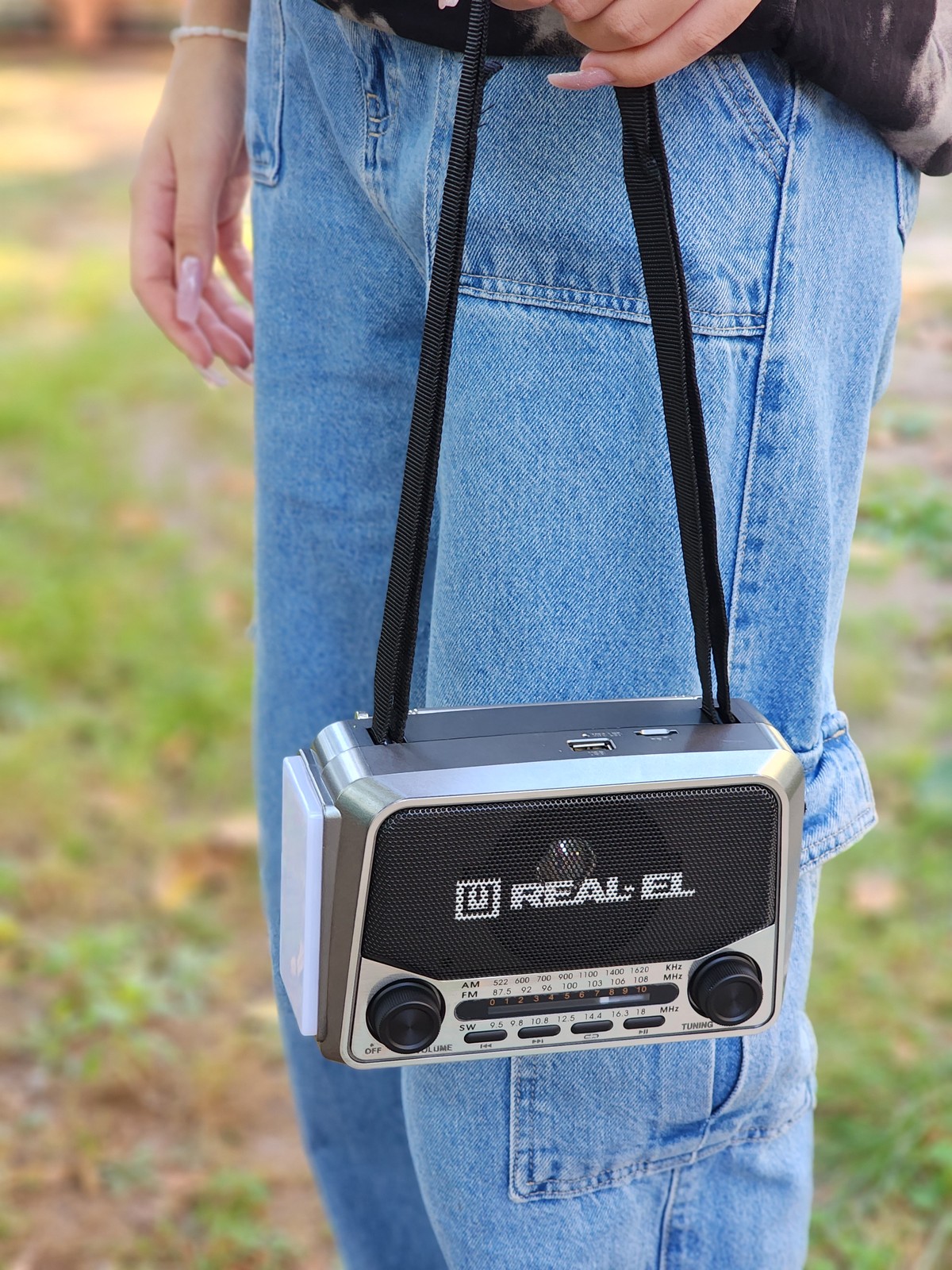 Portativnij-radioprijmach-REAL-EL-X-525