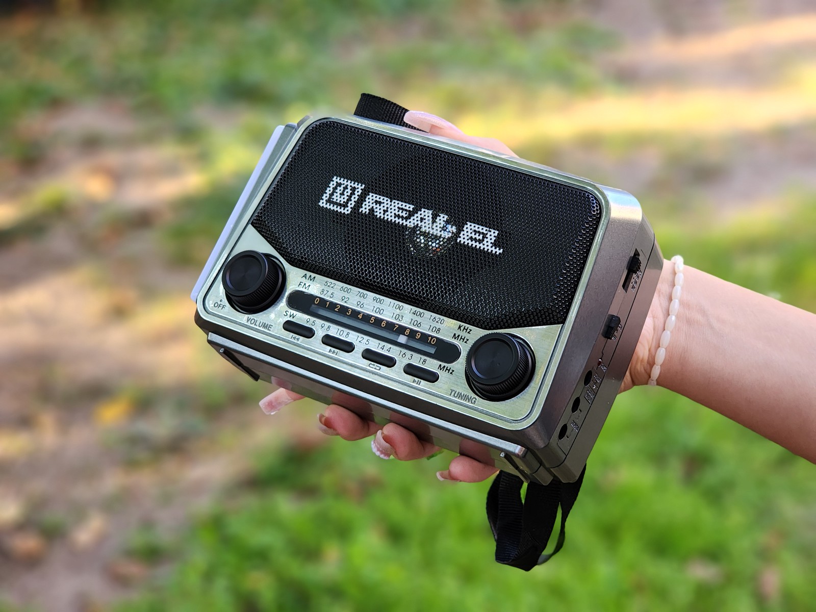Portativnij-radioprijmach-REAL-EL-X-525