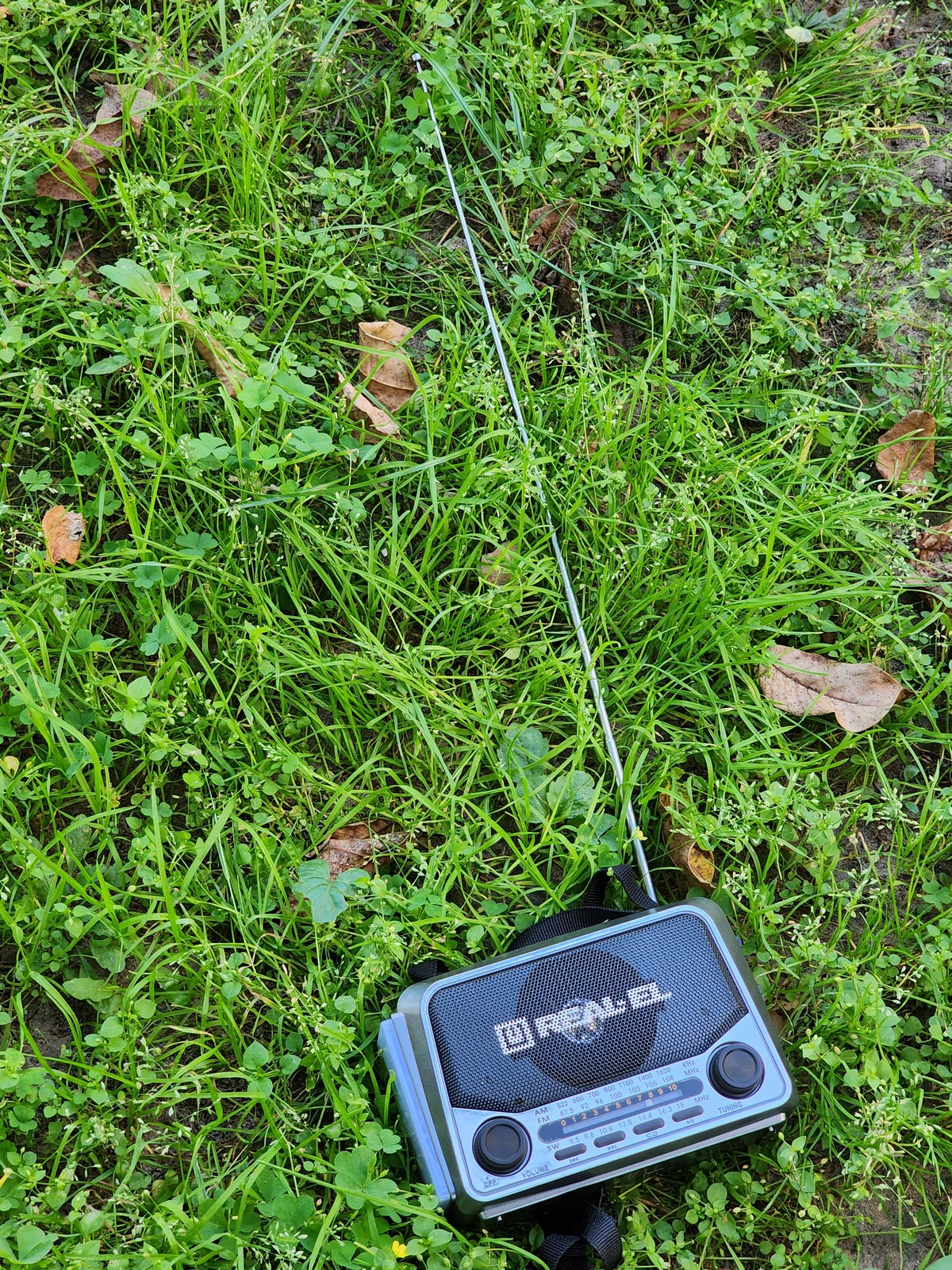 Portativnij-radioprijmach-REAL-EL-X-525